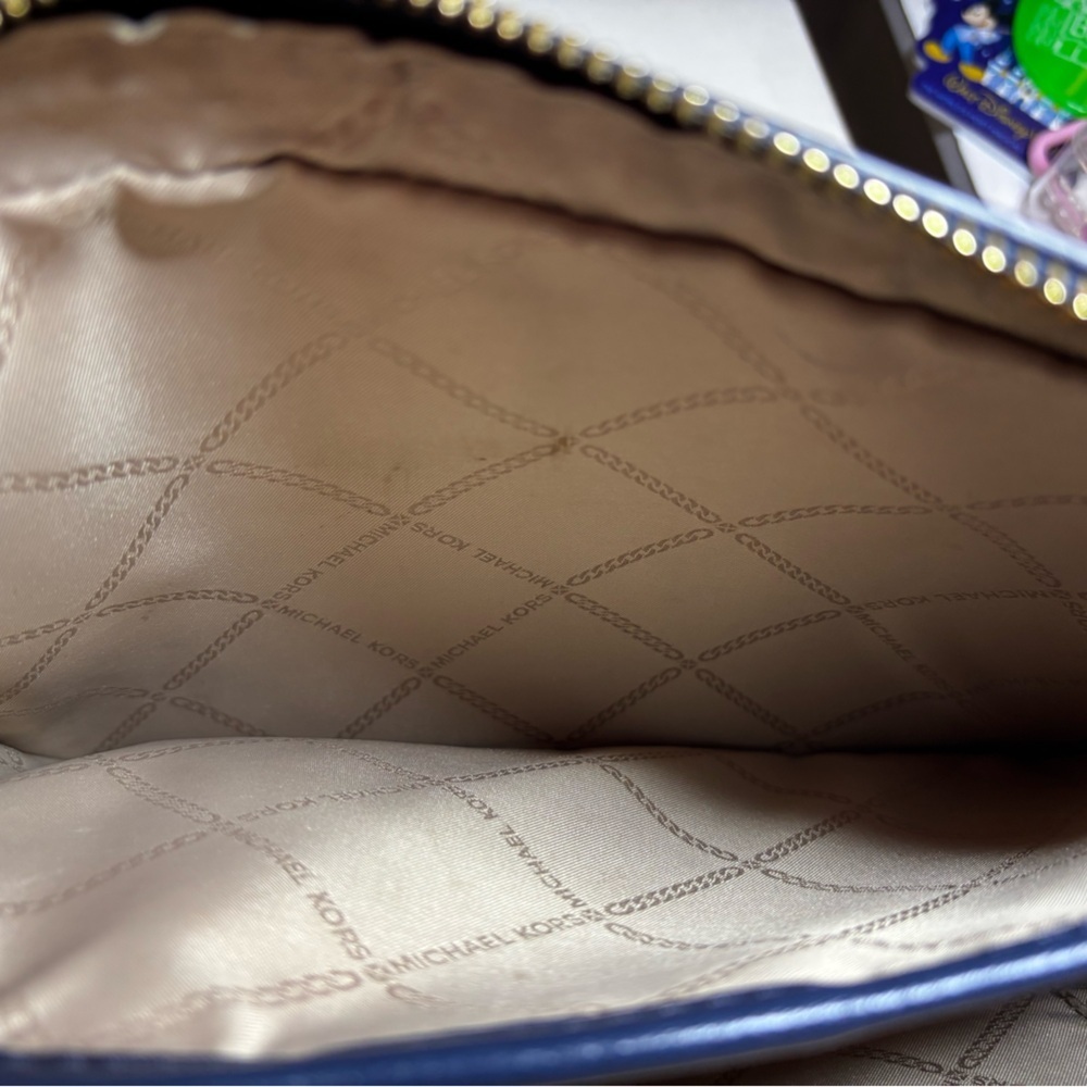 Michael kors crossbody - Picture 2 of 9